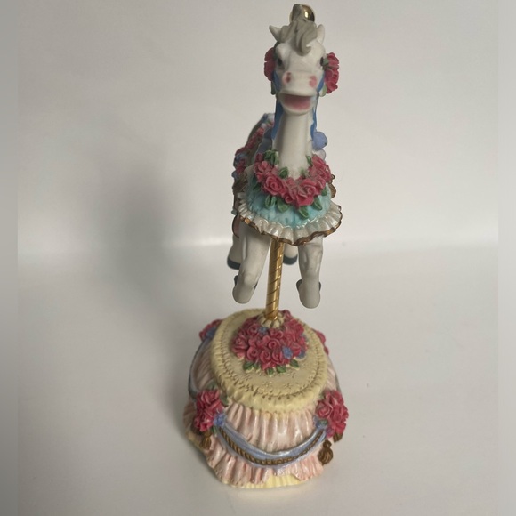 Melodies music box carousel horse - Picture 2 of 5
